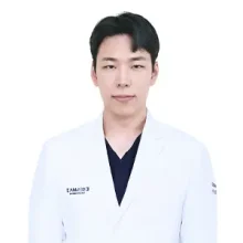 CHULHEE LEE院長