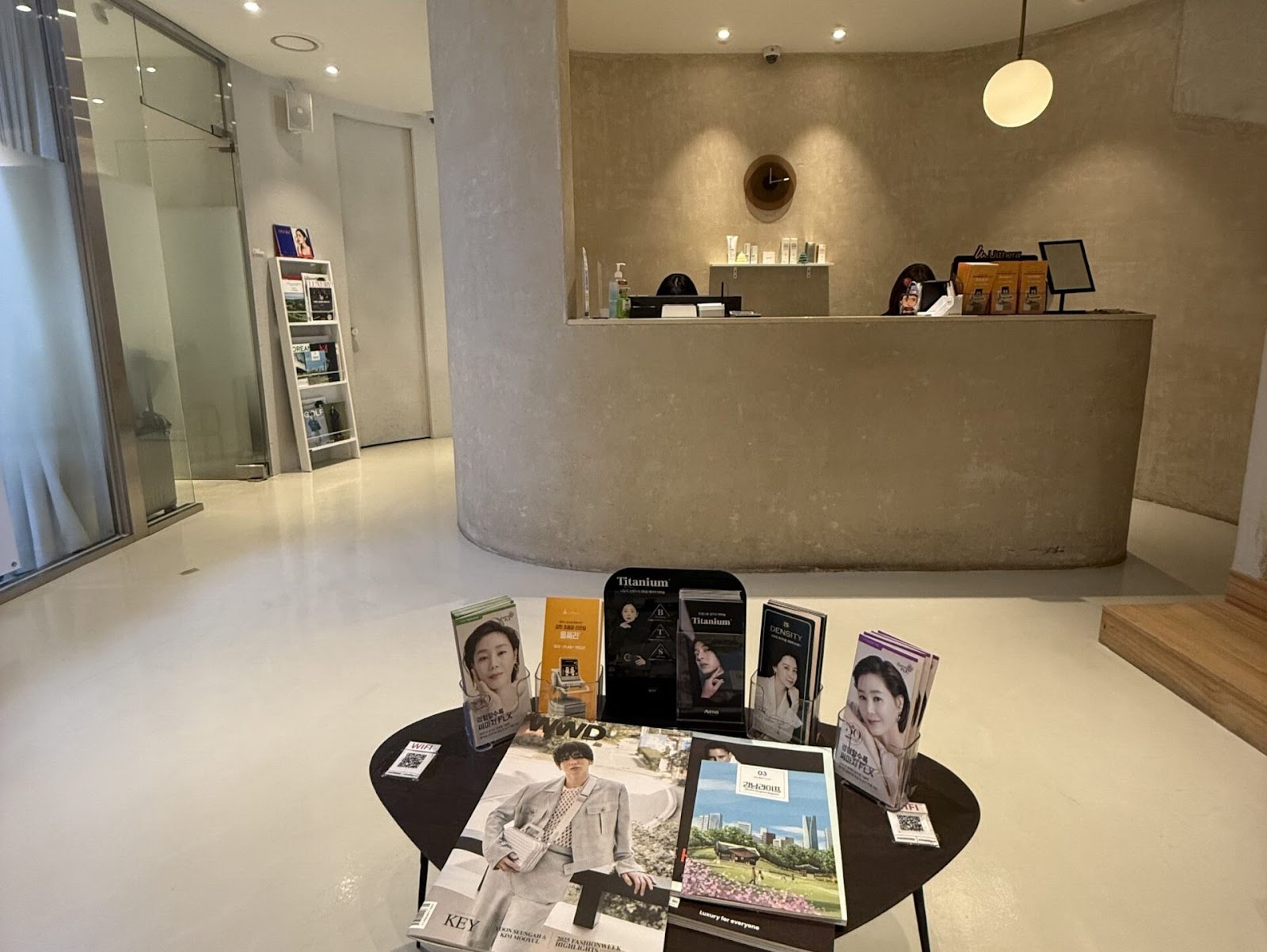 韓国 レアージュソウル皮膚科 受付の様子