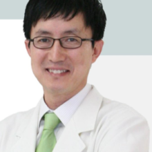 イ・ドンジン院長(整形外科専門医/医学博士)