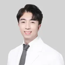 【皮膚科/弘大】キム・シワン 代表院長